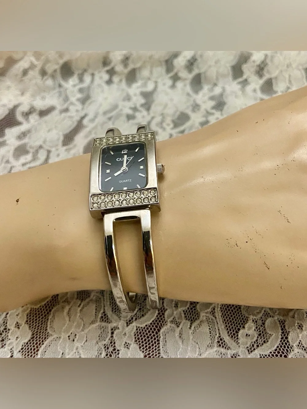 Gucci 90001 Quartz Silver Tone with Rhinestones Bangle Ladies Watch
